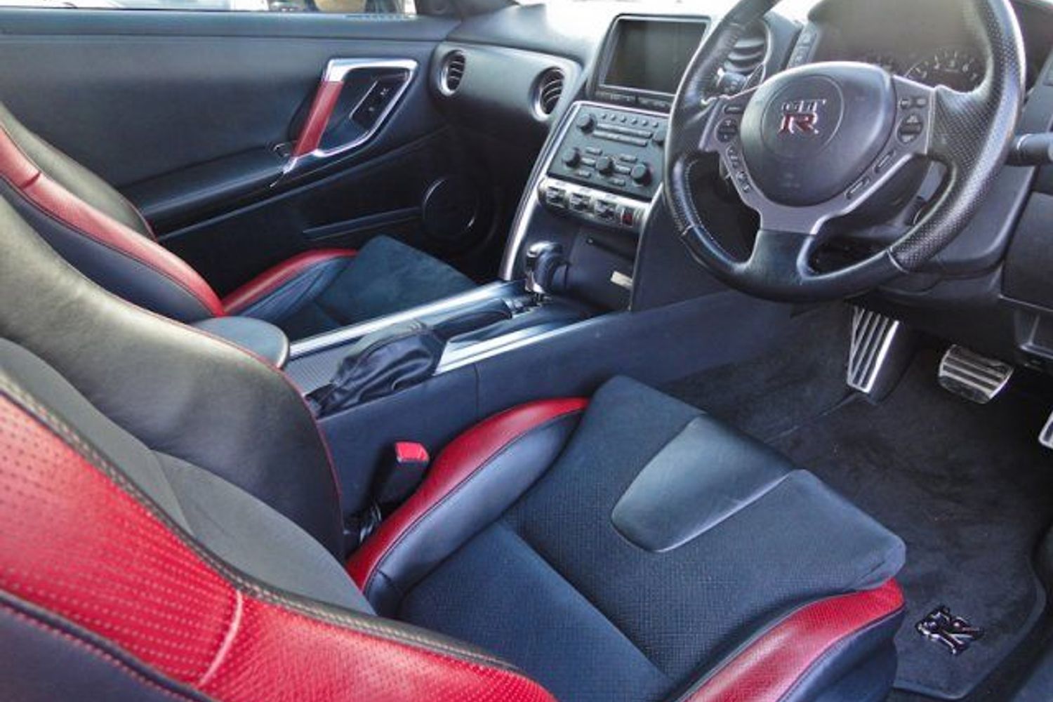 NISSAN GT-R Black Edition