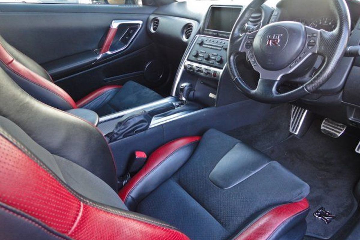 NISSAN GT-R Black Edition