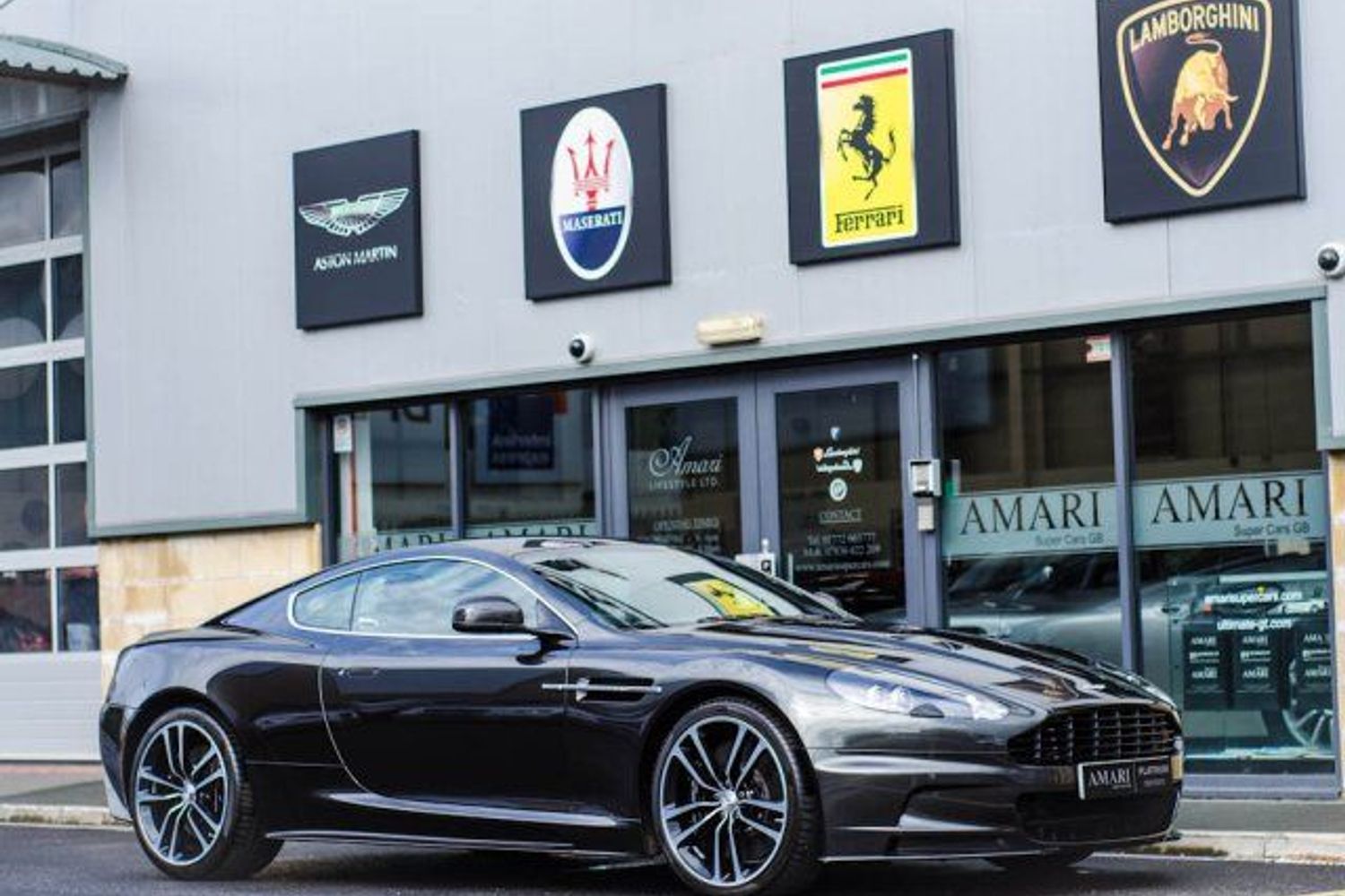 ASTON MARTIN DBS Carbon Edition