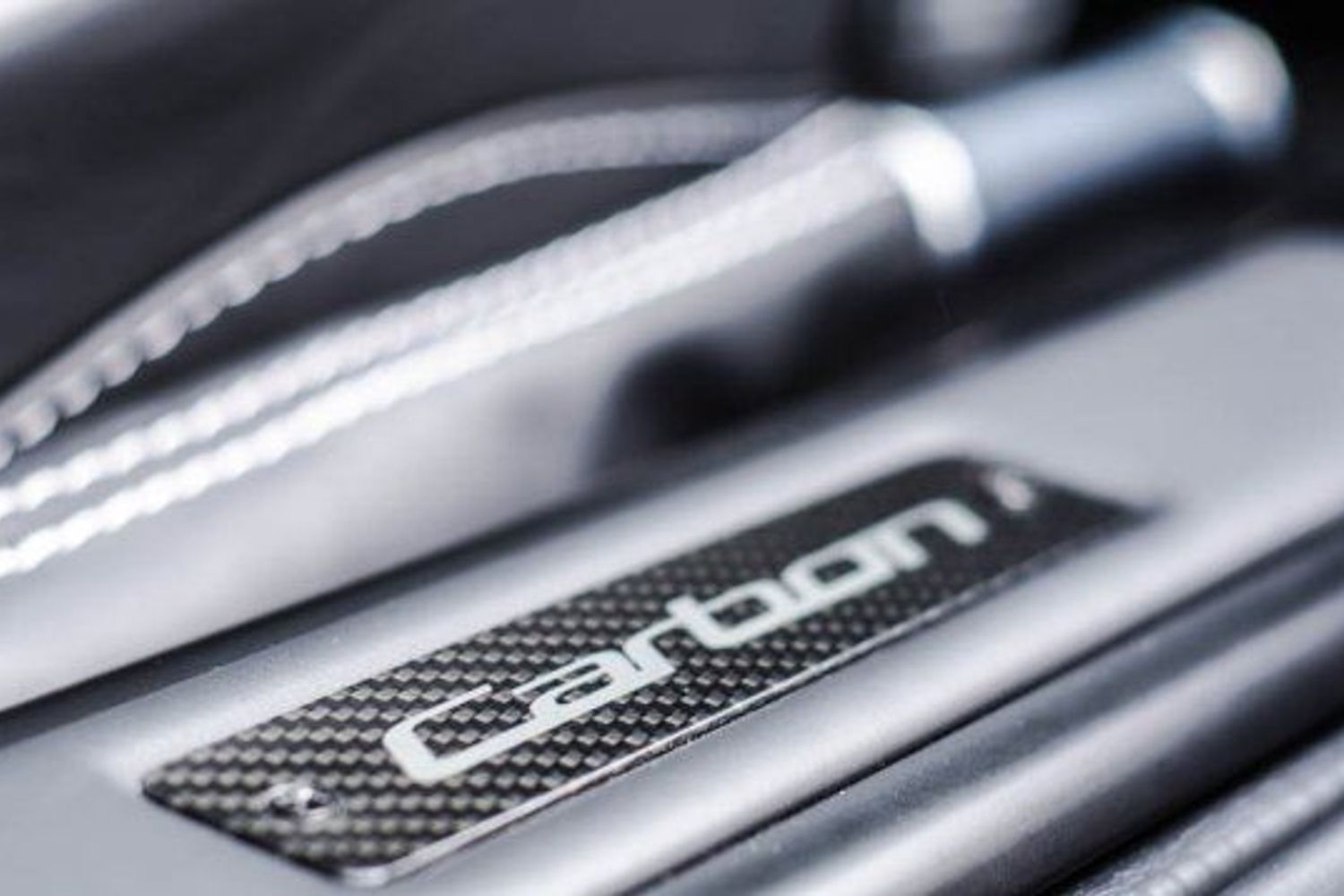 ASTON MARTIN DBS Carbon Edition