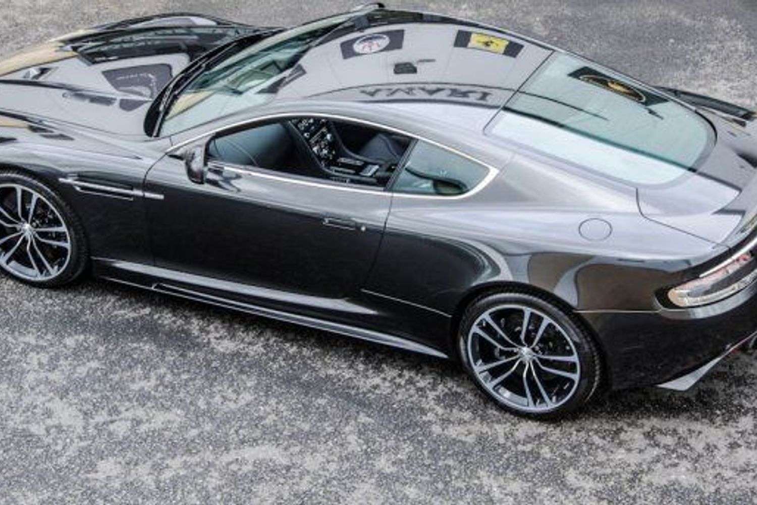 ASTON MARTIN DBS Carbon Edition
