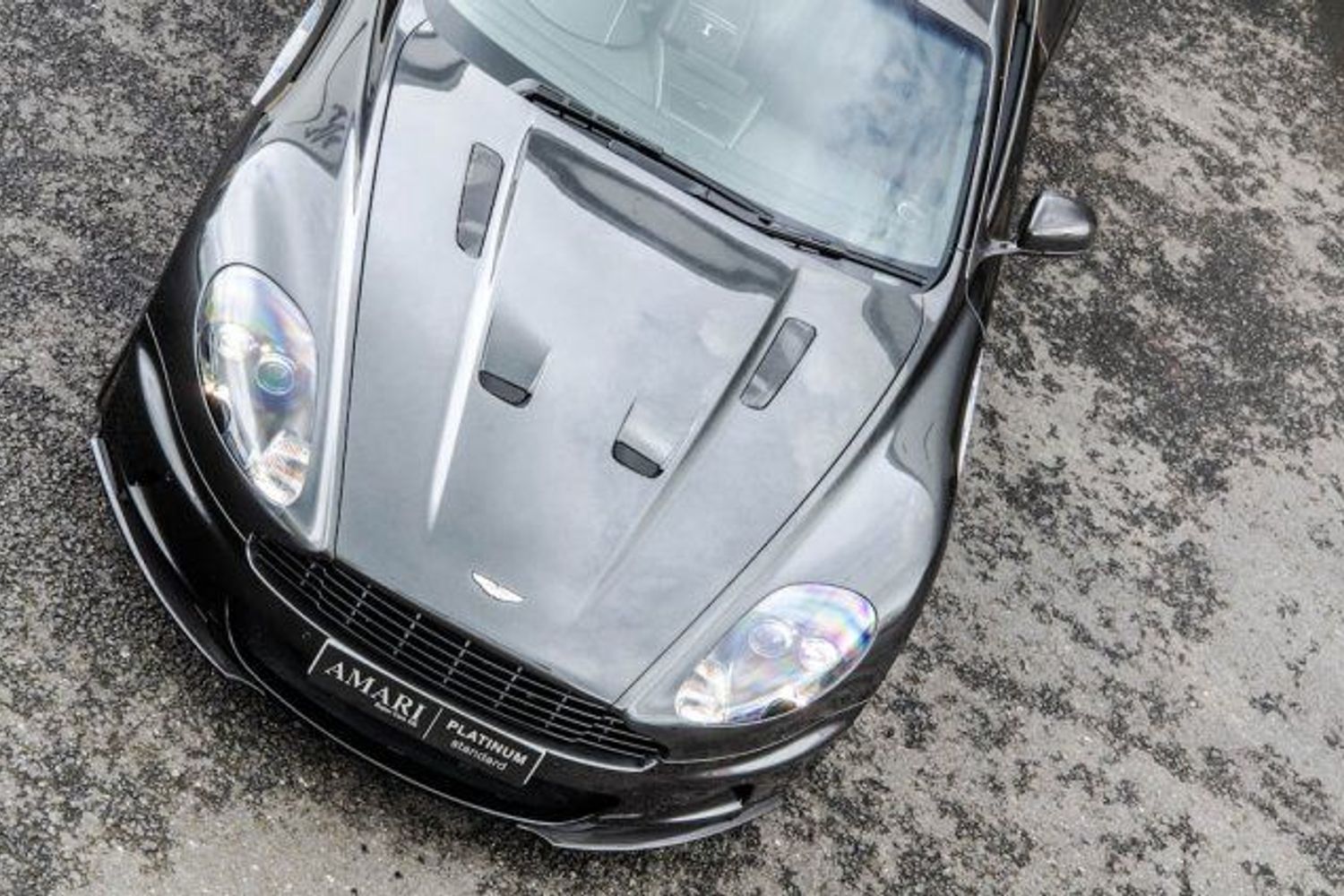 ASTON MARTIN DBS Carbon Edition
