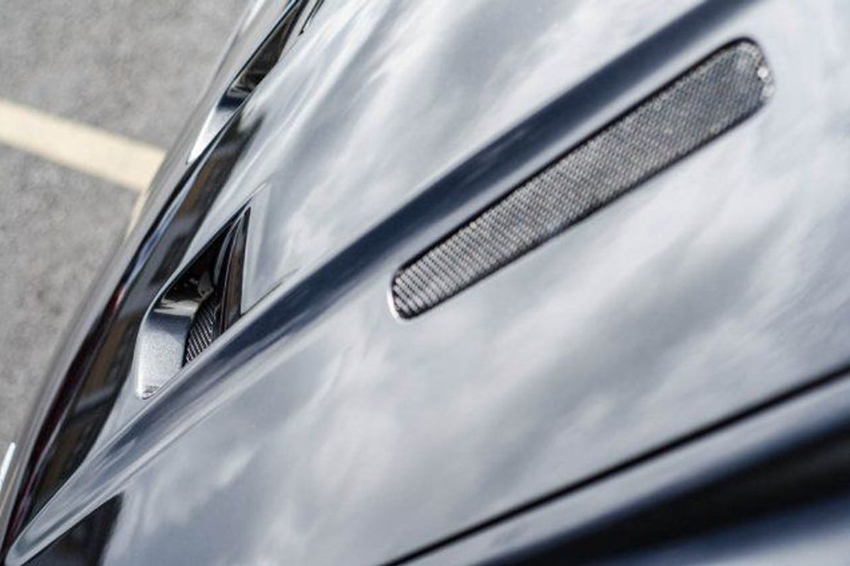 ASTON MARTIN DBS Carbon Edition