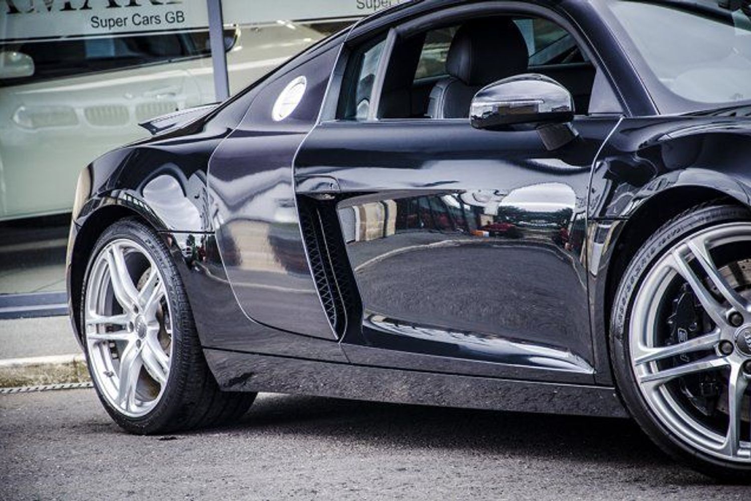 AUDI R8 V8 4.2 FSI 6 Speed Manual