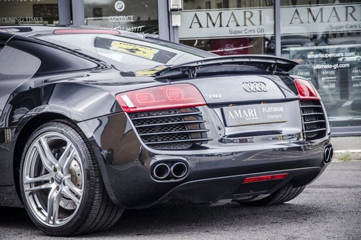 AUDI R8 V8 4.2 FSI 6 Speed Manual