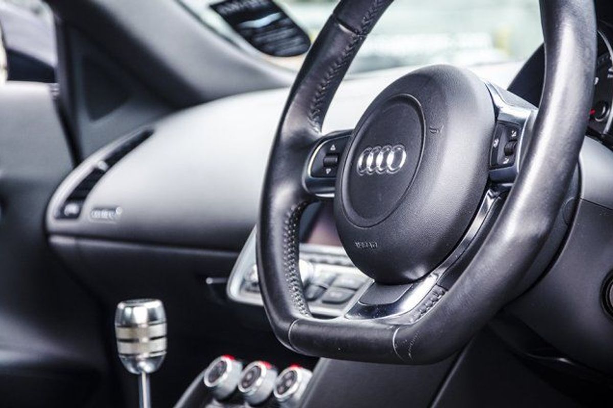 AUDI R8 V8 4.2 FSI 6 Speed Manual