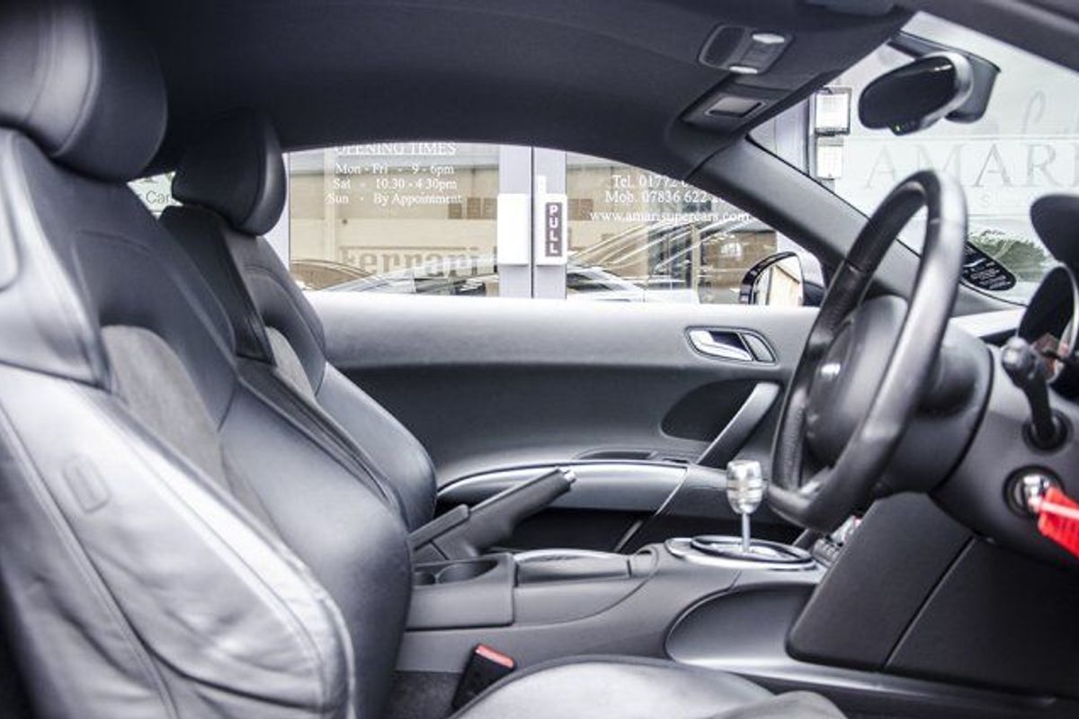 AUDI R8 V8 4.2 FSI 6 Speed Manual