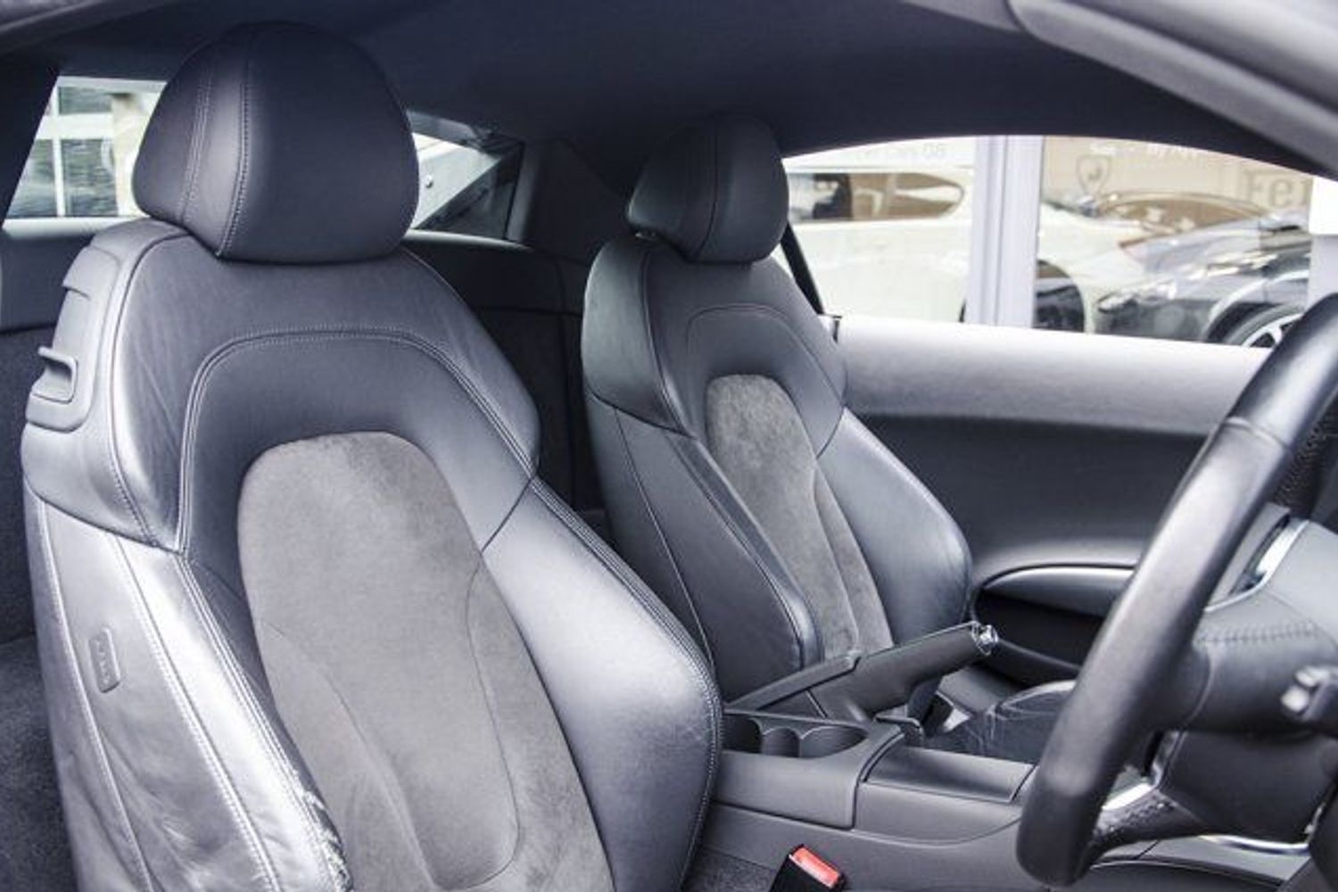 AUDI R8 V8 4.2 FSI 6 Speed Manual