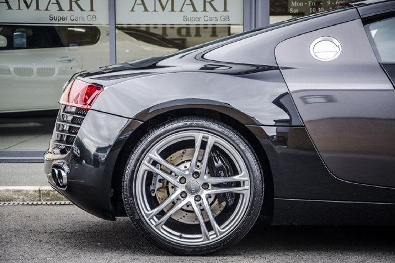 AUDI R8 V8 4.2 FSI 6 Speed Manual
