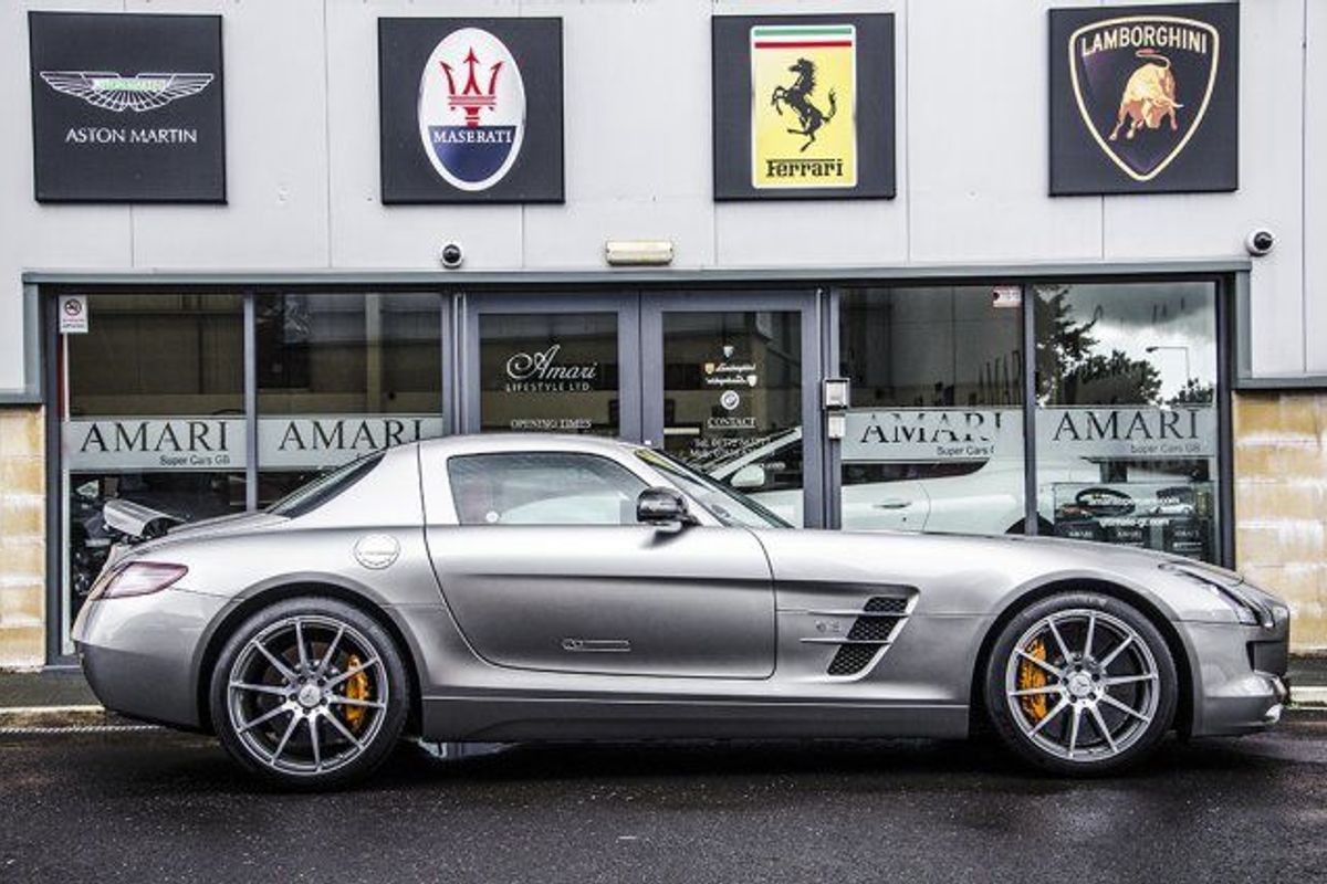 MERCEDES-BENZ SLS AMG Gullwing