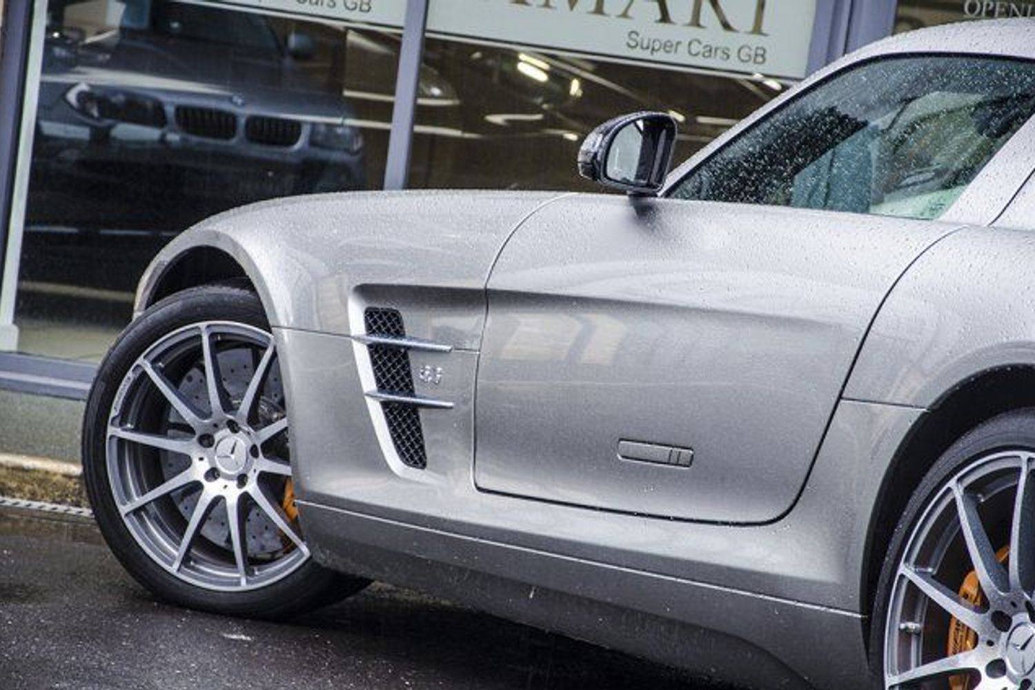 MERCEDES-BENZ SLS AMG Gullwing