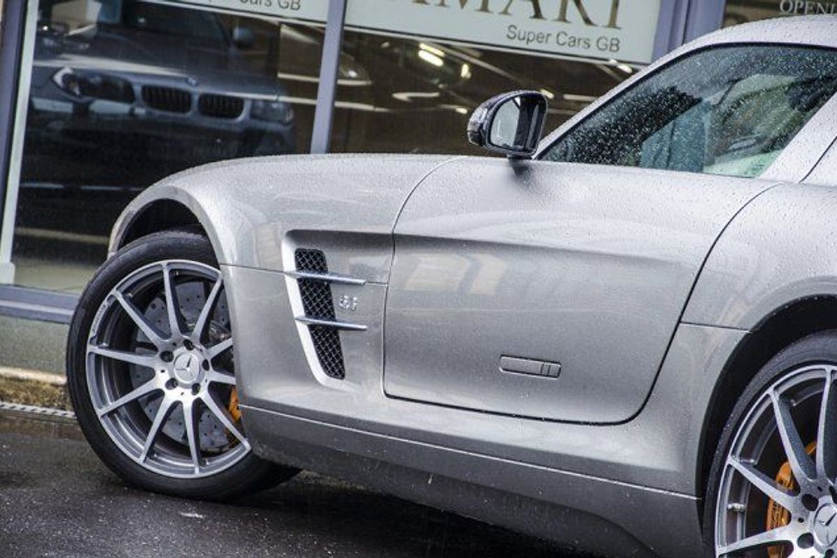 MERCEDES-BENZ SLS AMG Gullwing