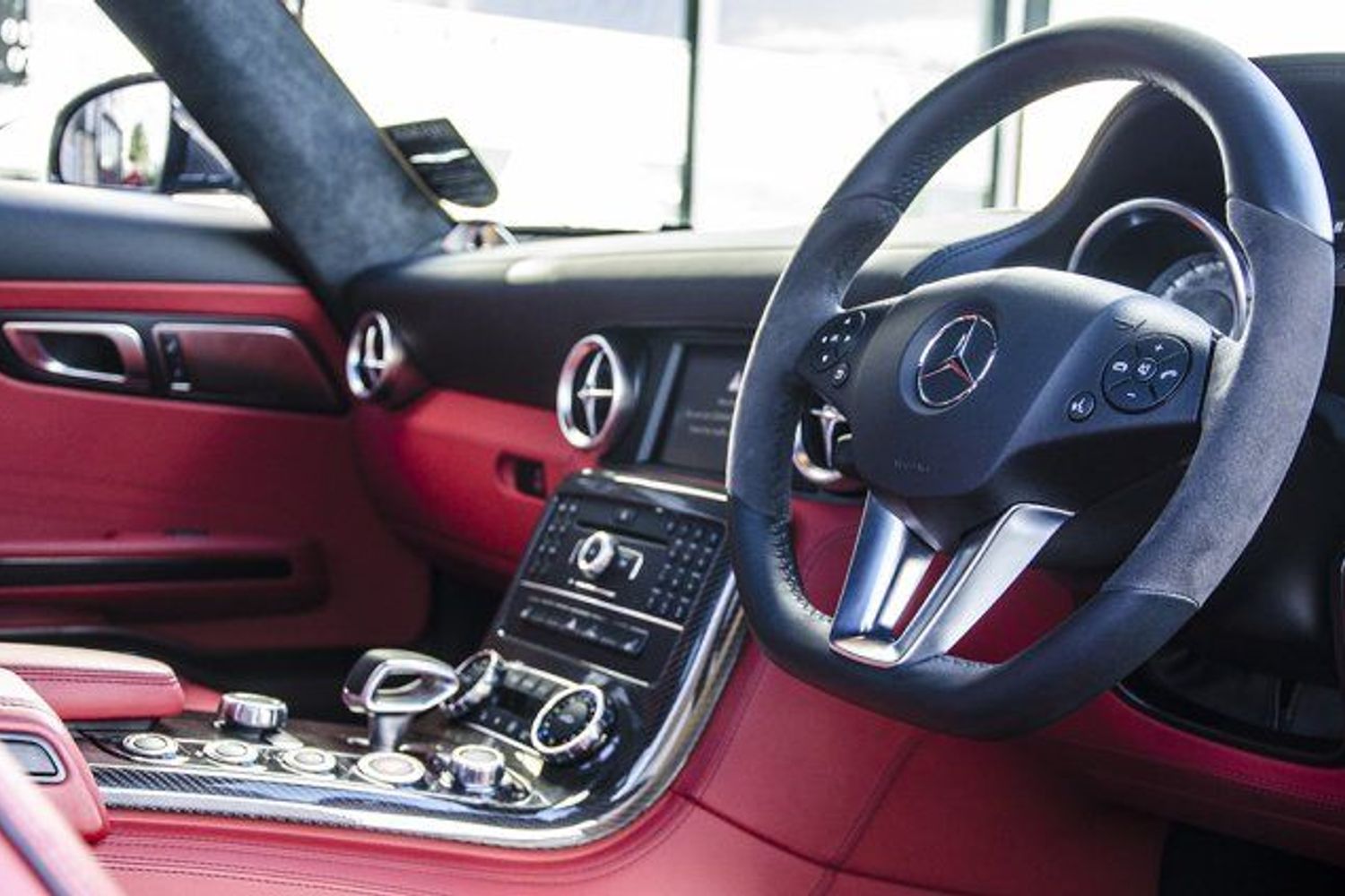 MERCEDES-BENZ SLS AMG Gullwing