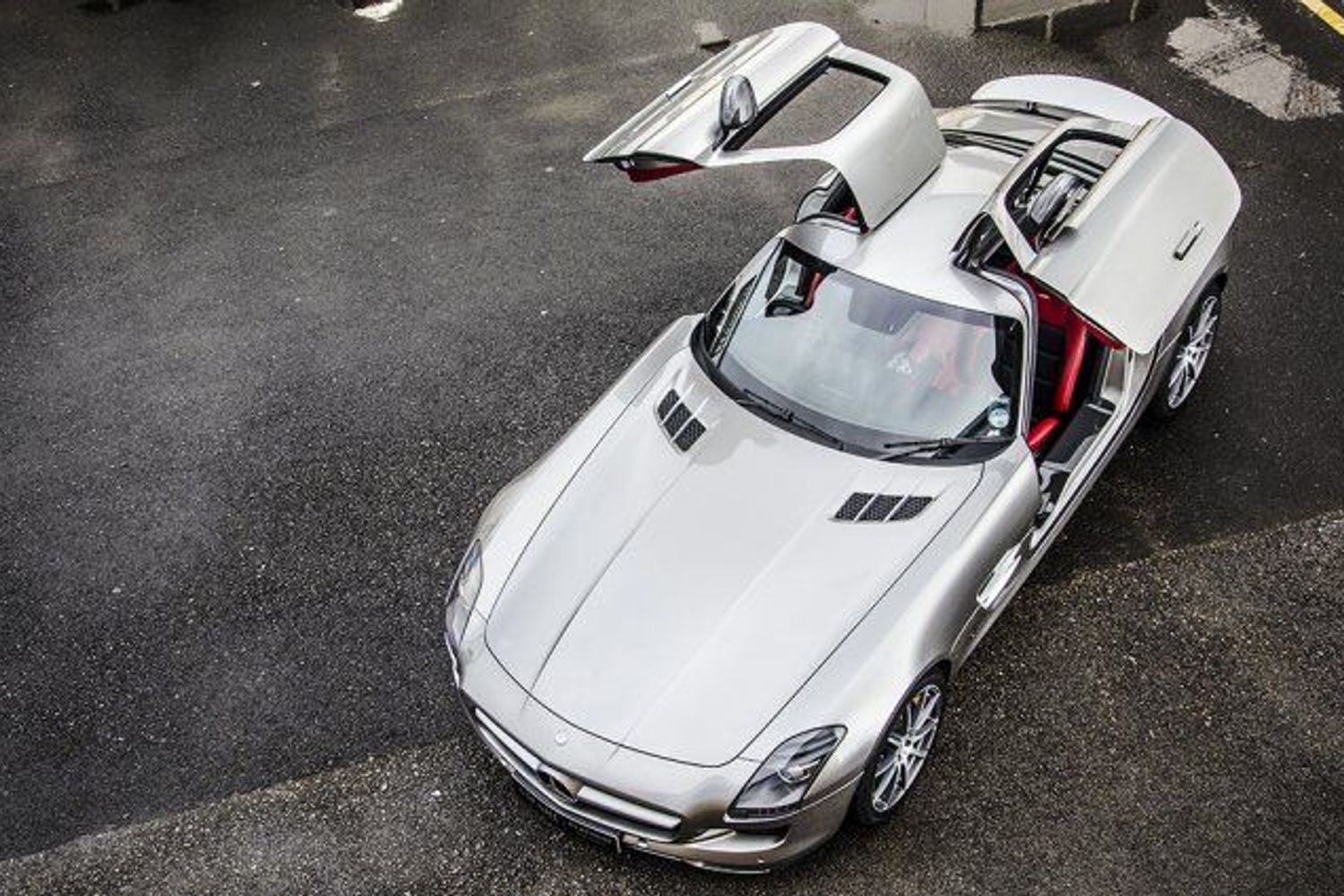 MERCEDES-BENZ SLS AMG Gullwing