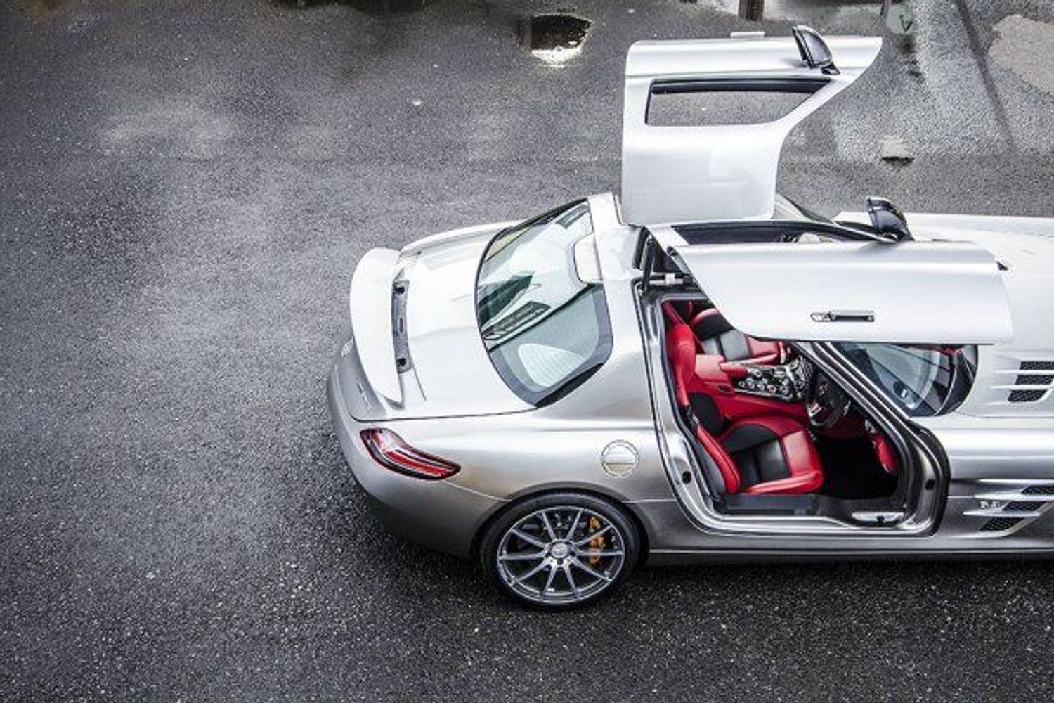 MERCEDES-BENZ SLS AMG Gullwing