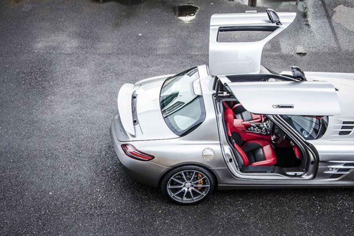 MERCEDES-BENZ SLS AMG Gullwing