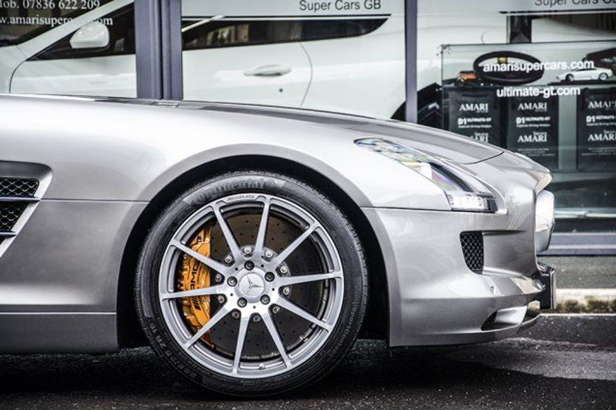 MERCEDES-BENZ SLS AMG Gullwing