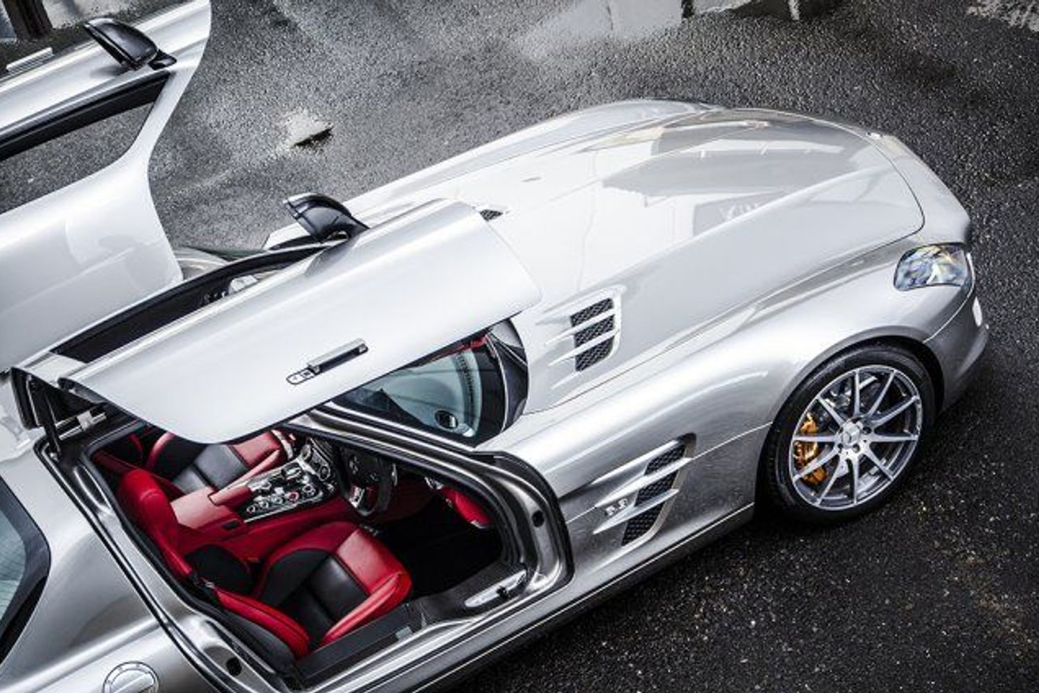 MERCEDES-BENZ SLS AMG Gullwing