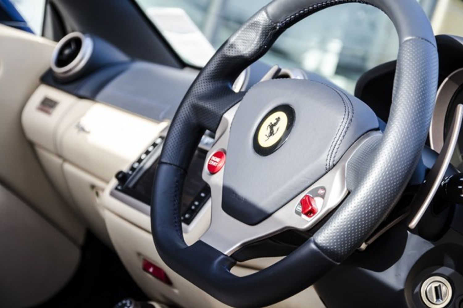 FERRARI California F1