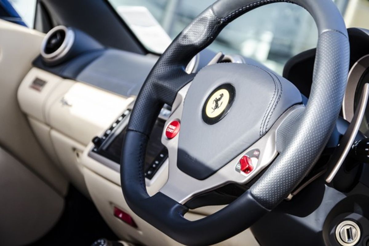 FERRARI California F1