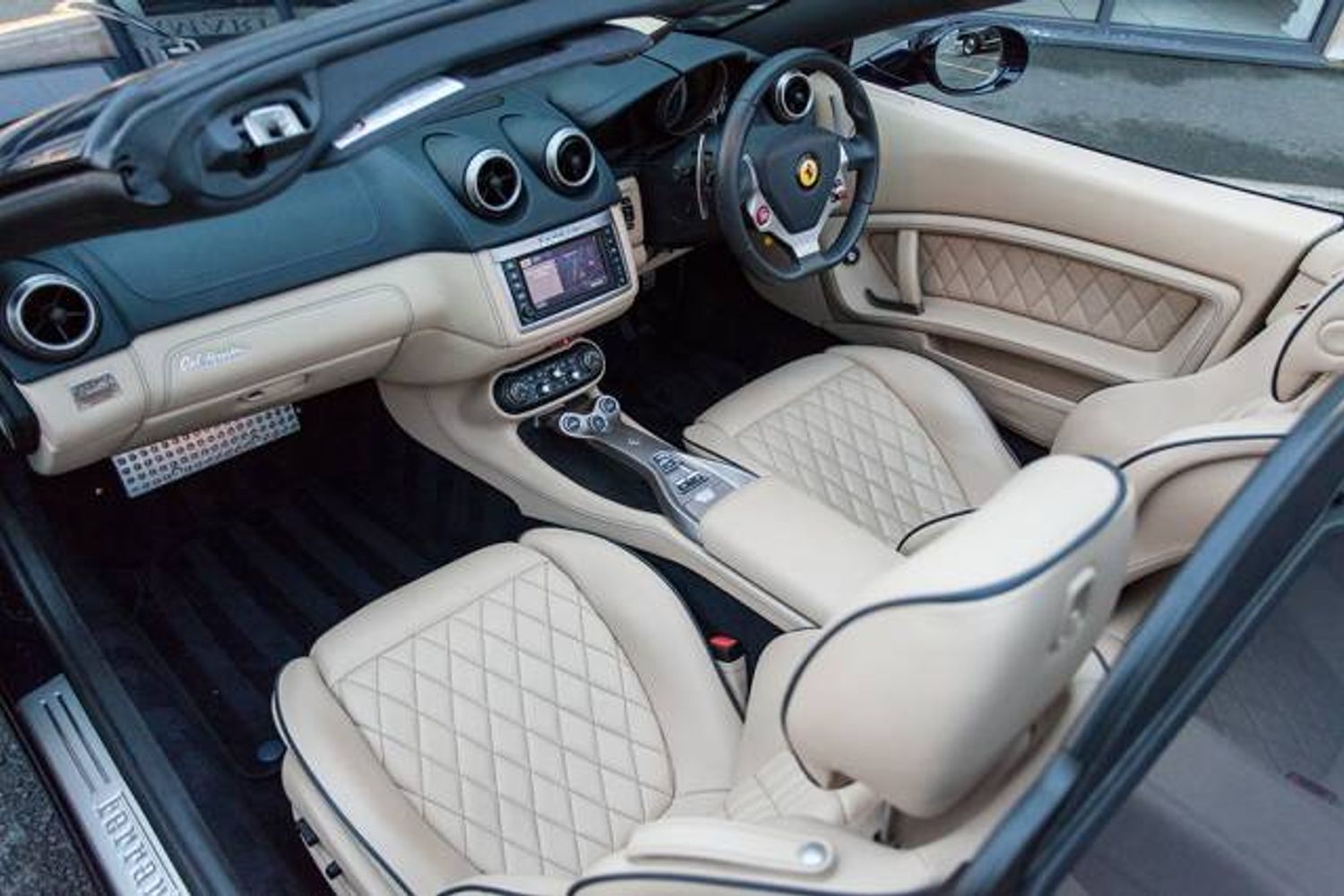 FERRARI California F1