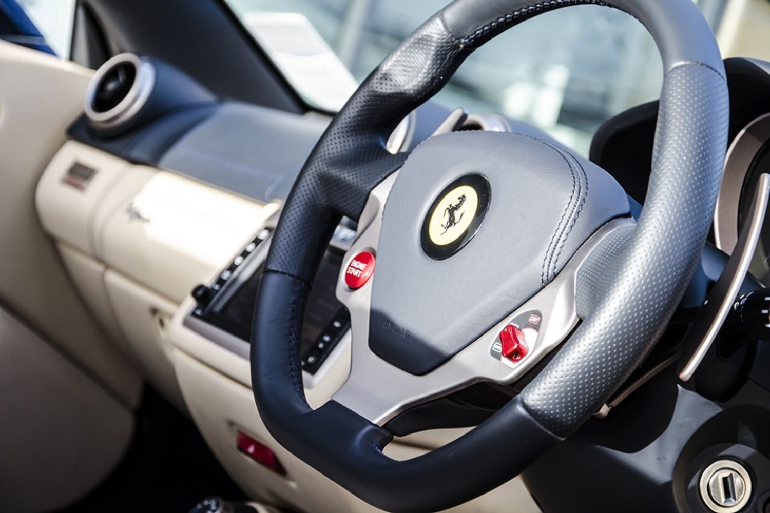 FERRARI California F1