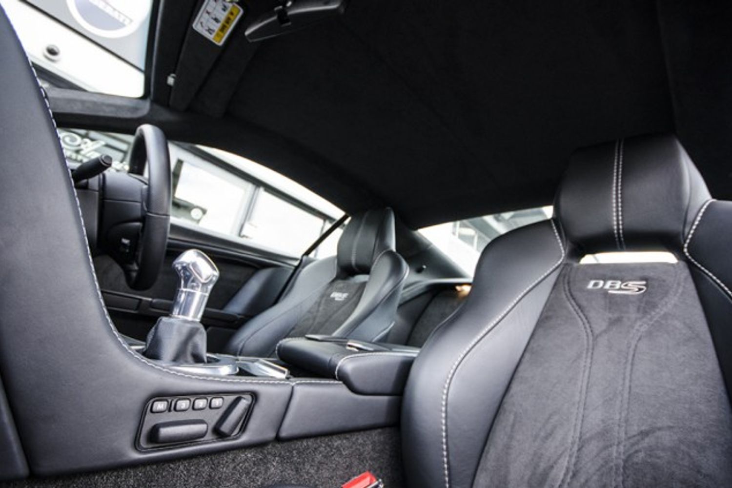 ASTON MARTIN DBS COUPE V12