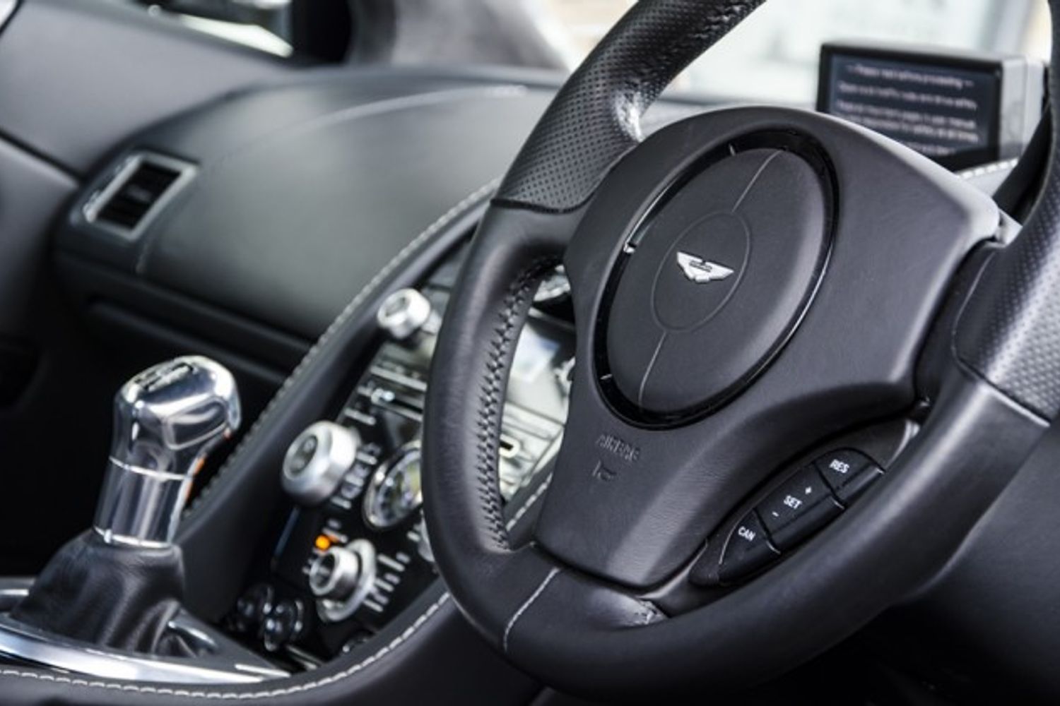 ASTON MARTIN DBS COUPE V12