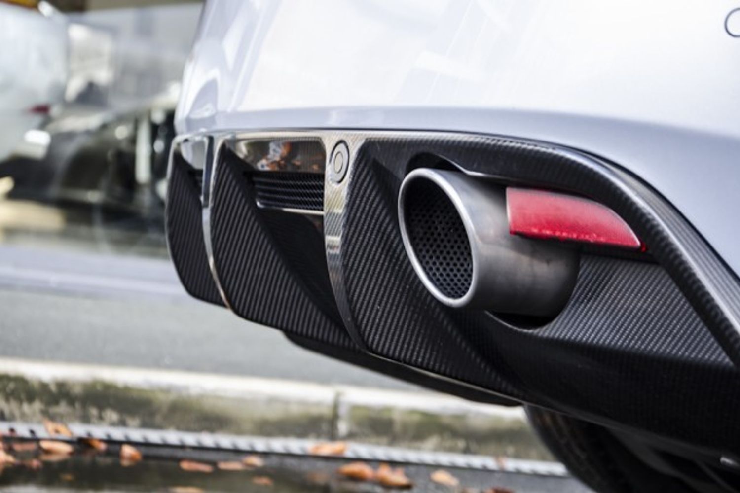 ASTON MARTIN DBS COUPE V12