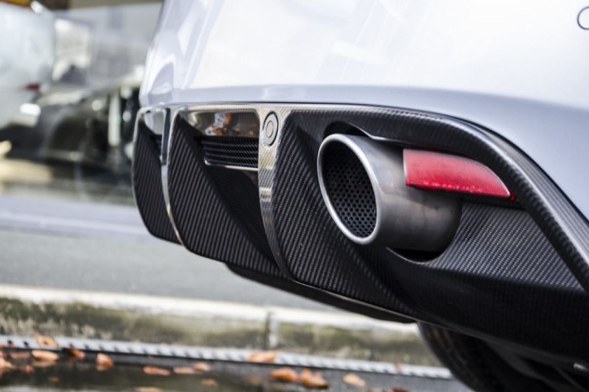 ASTON MARTIN DBS COUPE V12