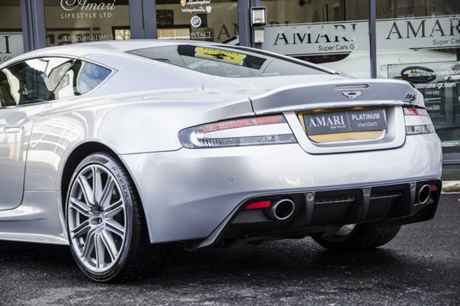 ASTON MARTIN DBS COUPE V12