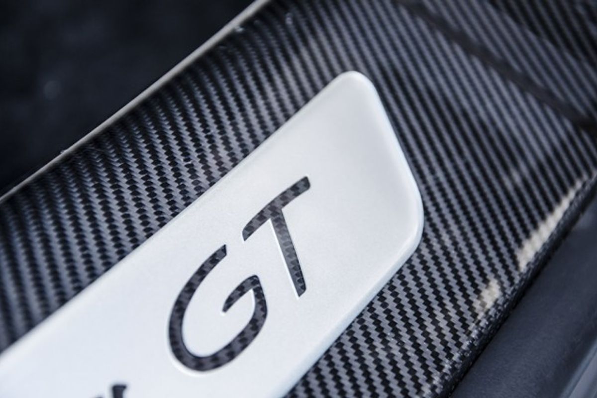 PORSCHE Carrera  GT