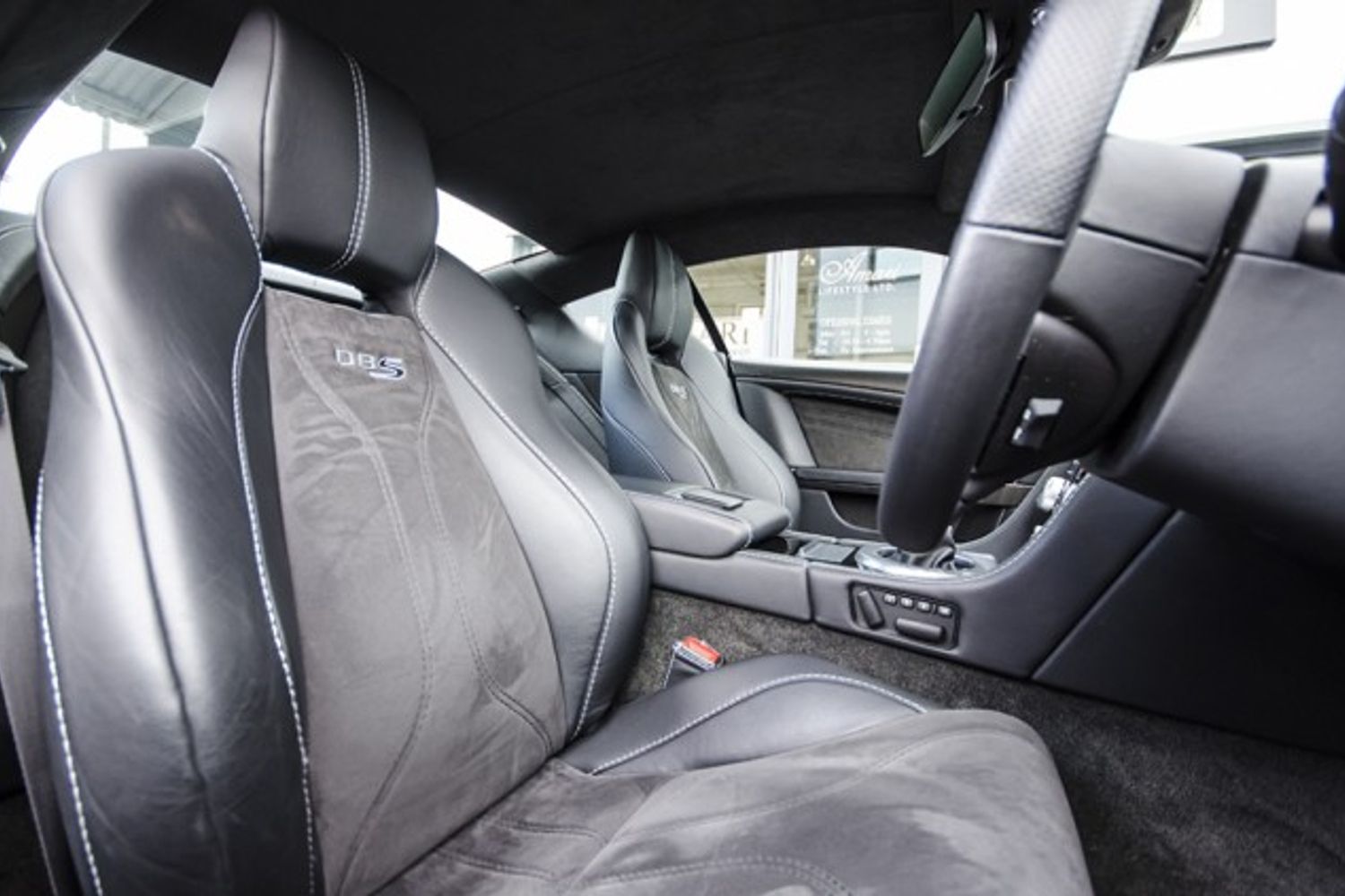 ASTON MARTIN DBS COUPE V12