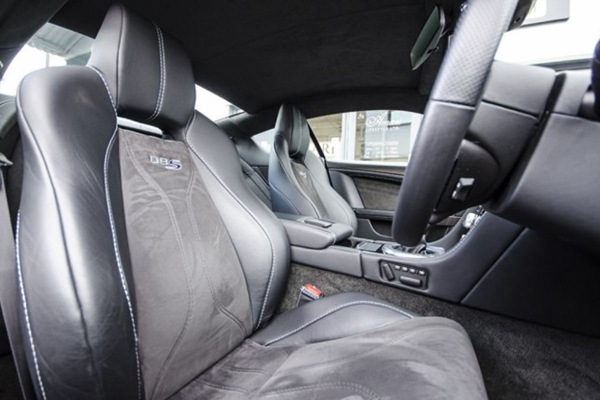 ASTON MARTIN DBS COUPE V12