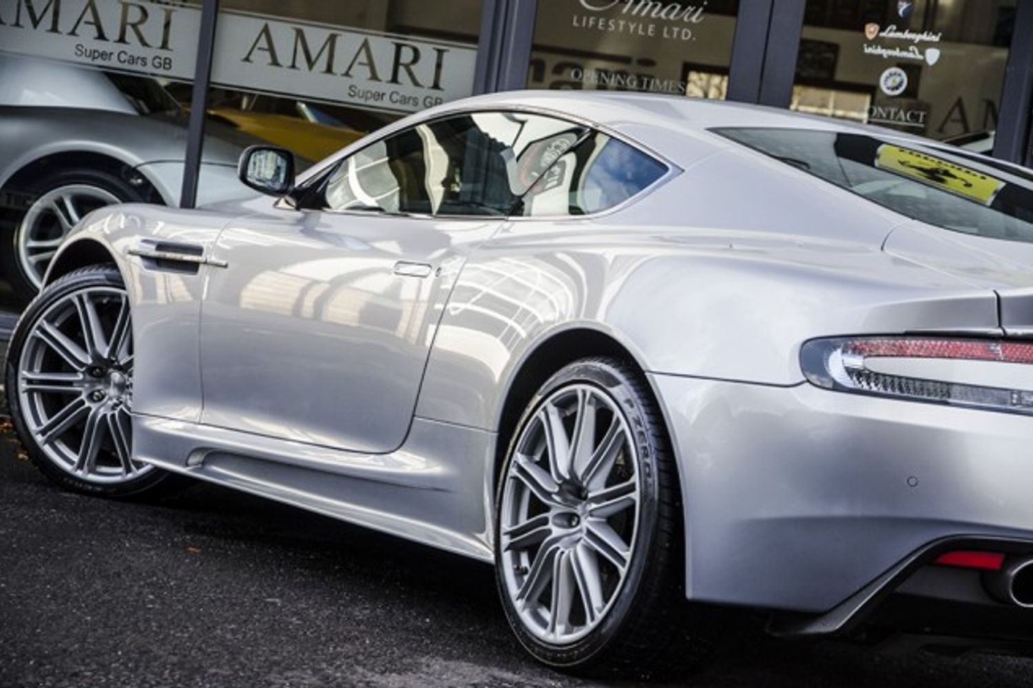 ASTON MARTIN DBS COUPE V12