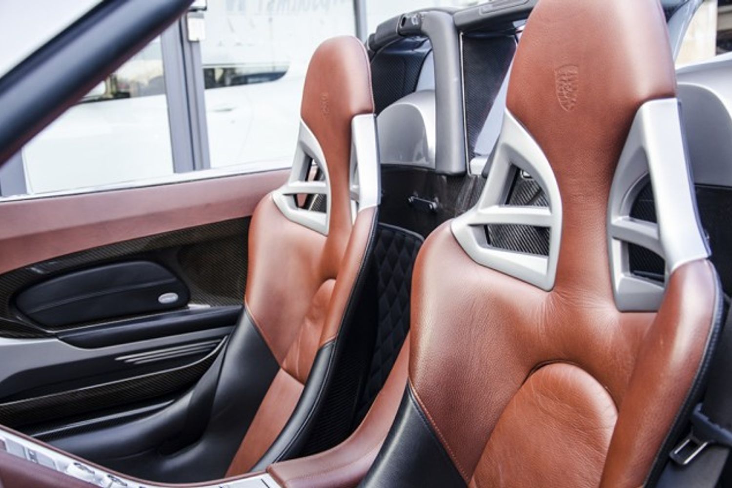 PORSCHE Carrera  GT