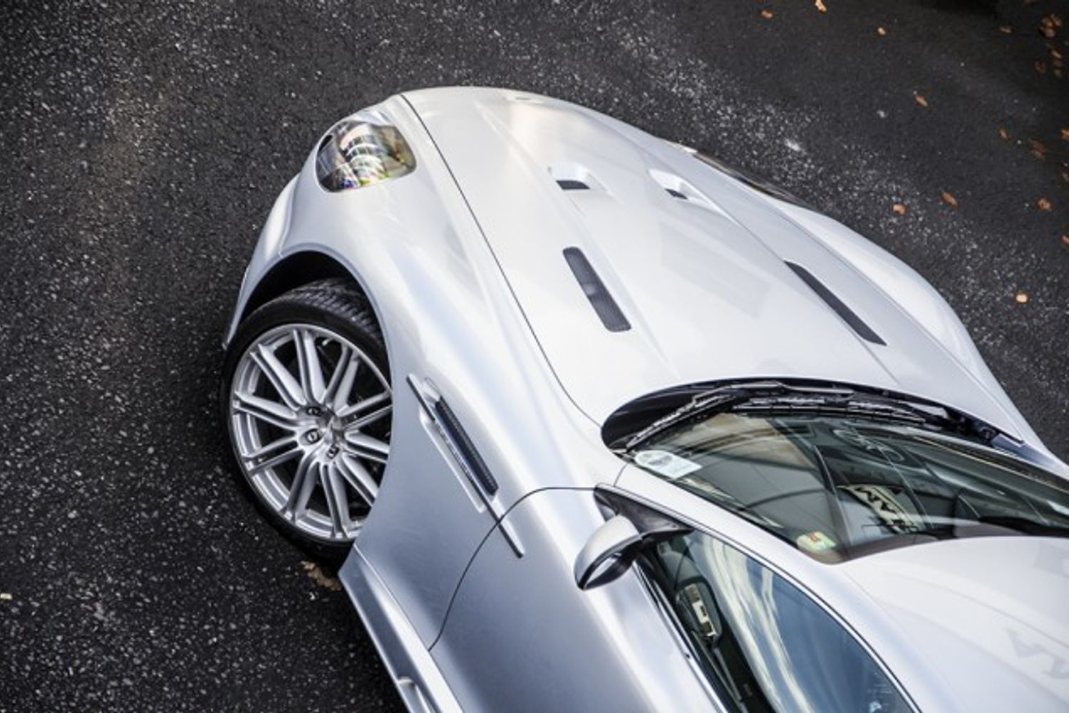 ASTON MARTIN DBS COUPE V12