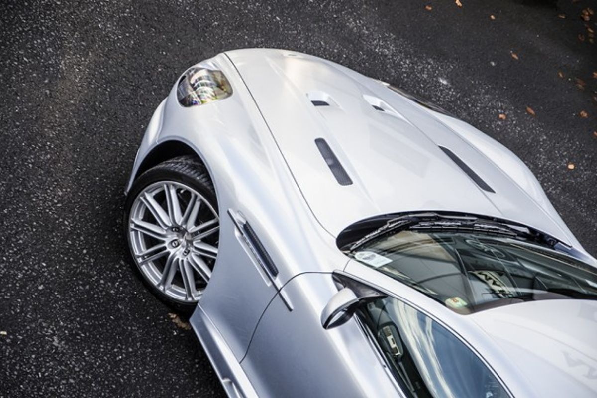 ASTON MARTIN DBS COUPE V12