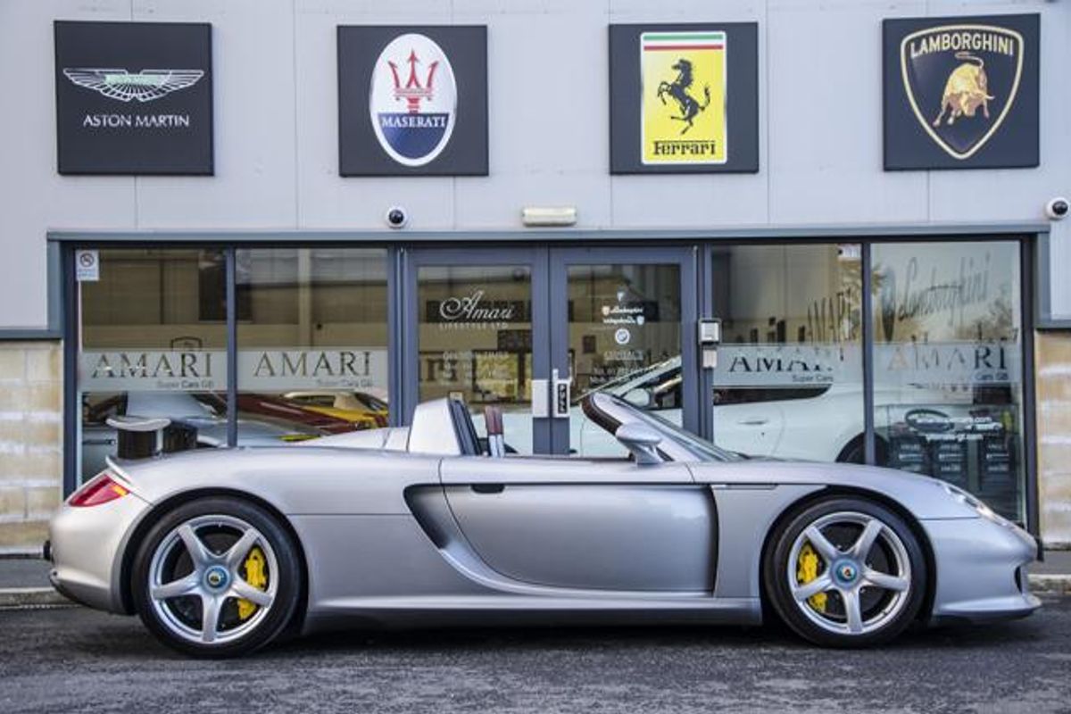 PORSCHE Carrera  GT