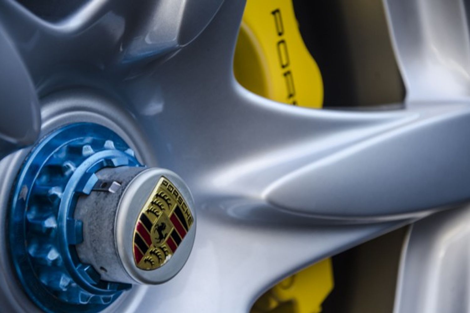 PORSCHE Carrera  GT