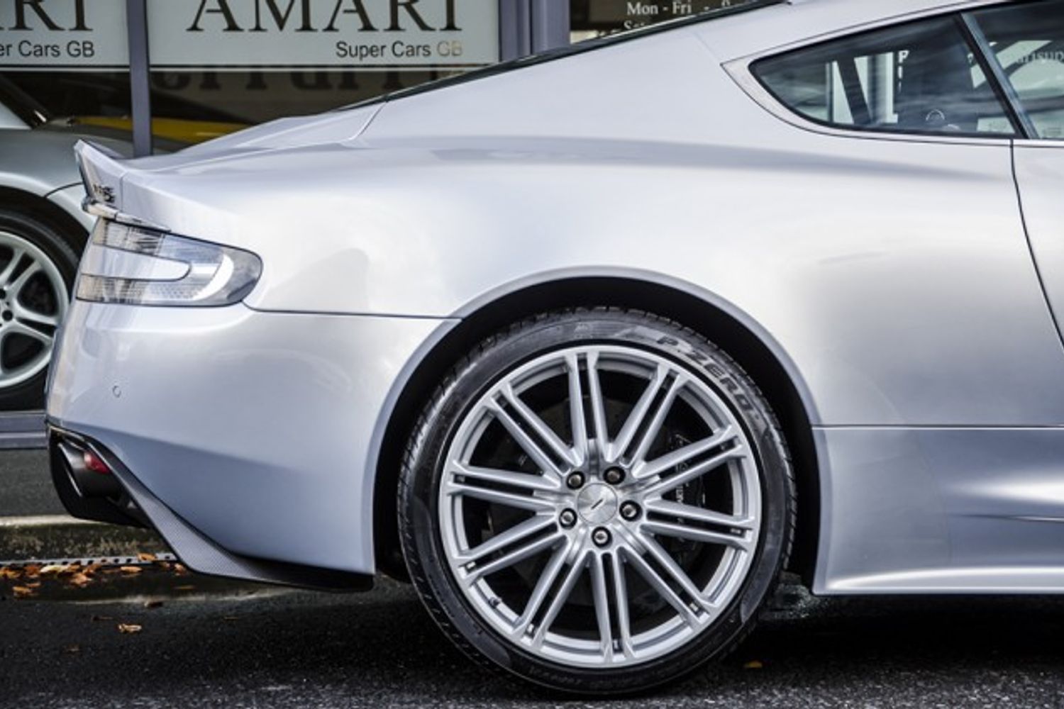 ASTON MARTIN DBS COUPE V12