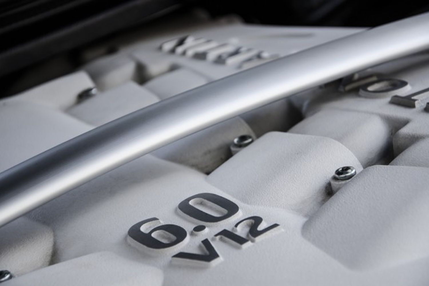 ASTON MARTIN DBS COUPE V12