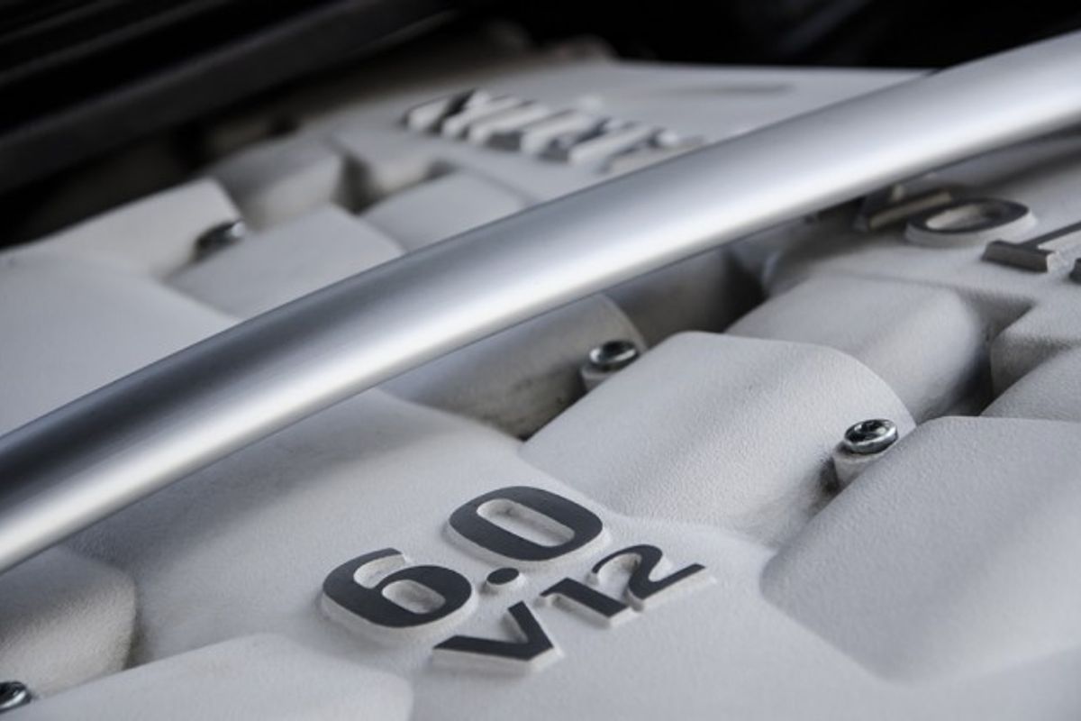 ASTON MARTIN DBS COUPE V12