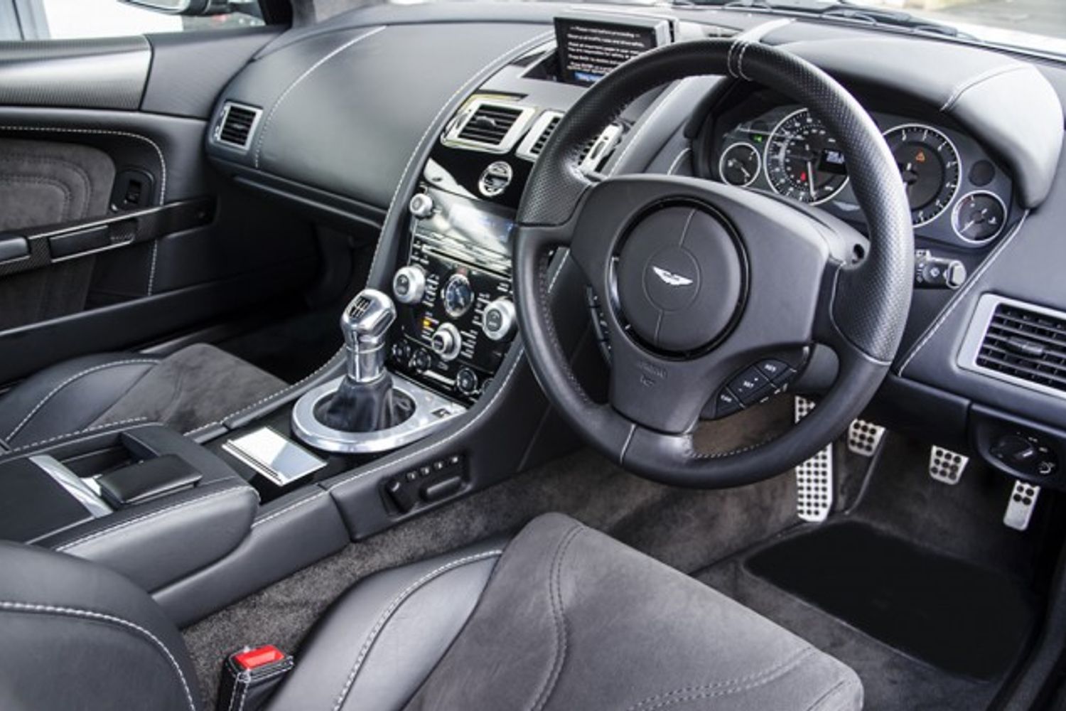 ASTON MARTIN DBS COUPE V12