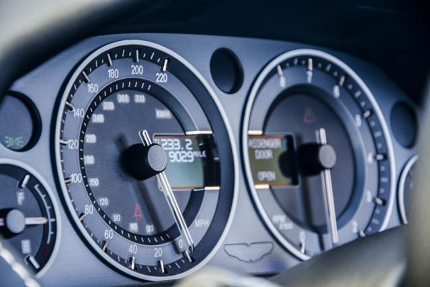 ASTON MARTIN V12 VANTAGE COUPE SPECIAL EDITIONS 2dr