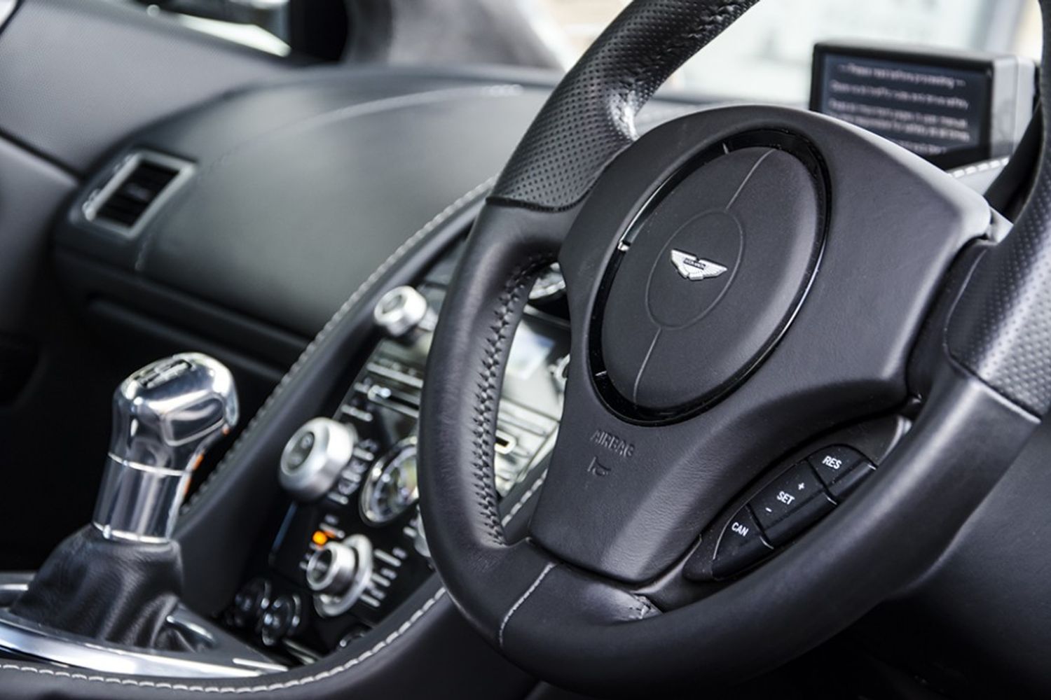 ASTON MARTIN DBS COUPE V12