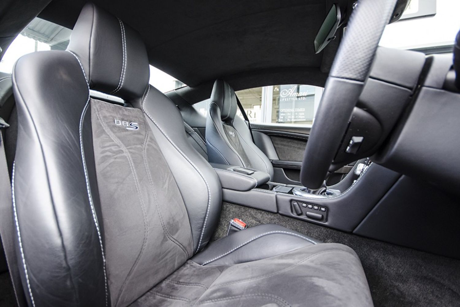 ASTON MARTIN DBS COUPE V12