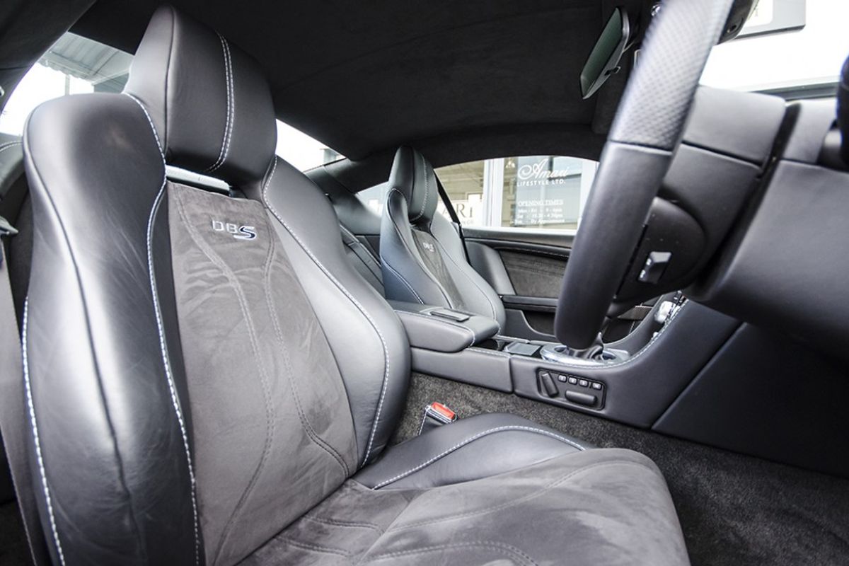 ASTON MARTIN DBS COUPE V12