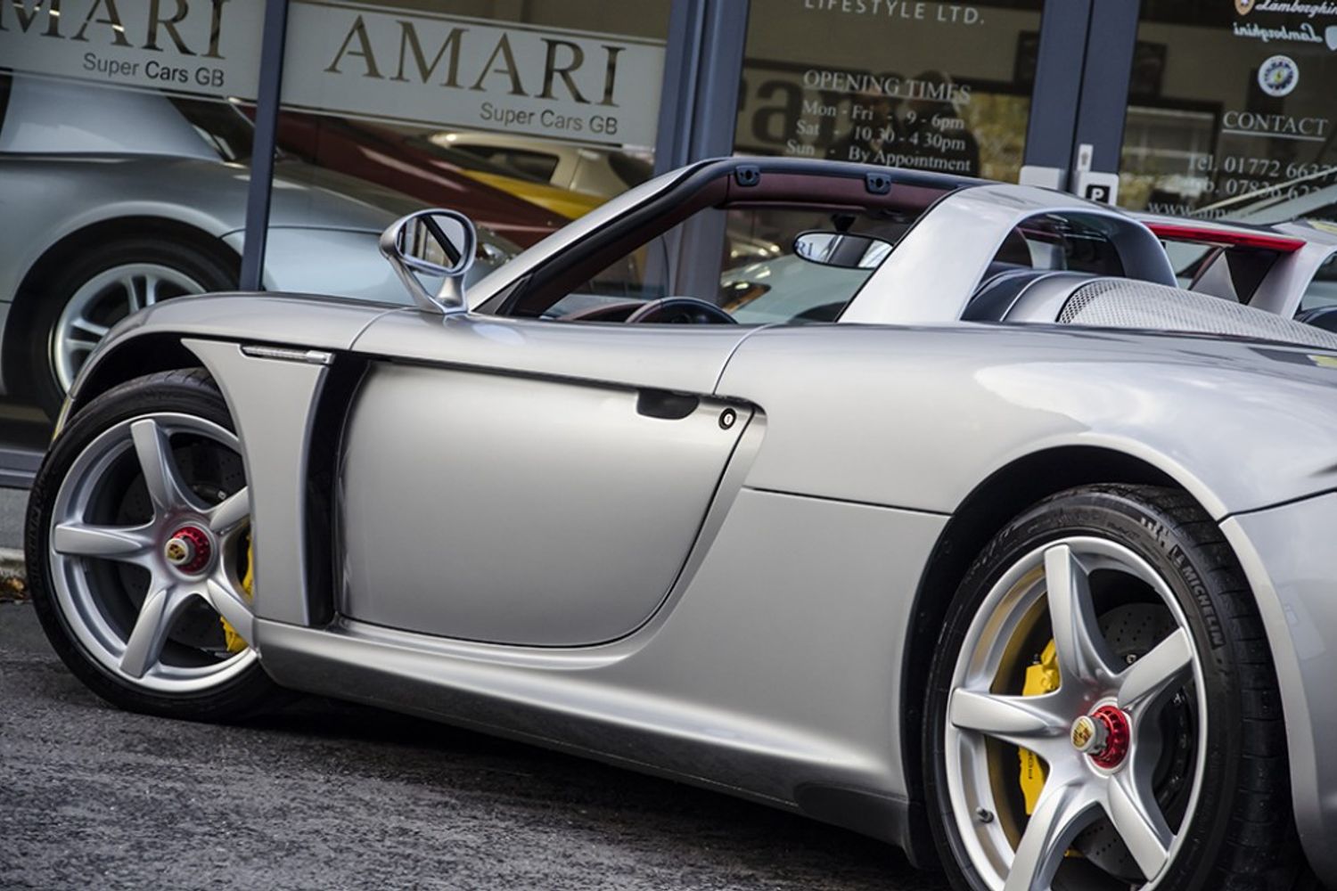 PORSCHE Carrera  GT