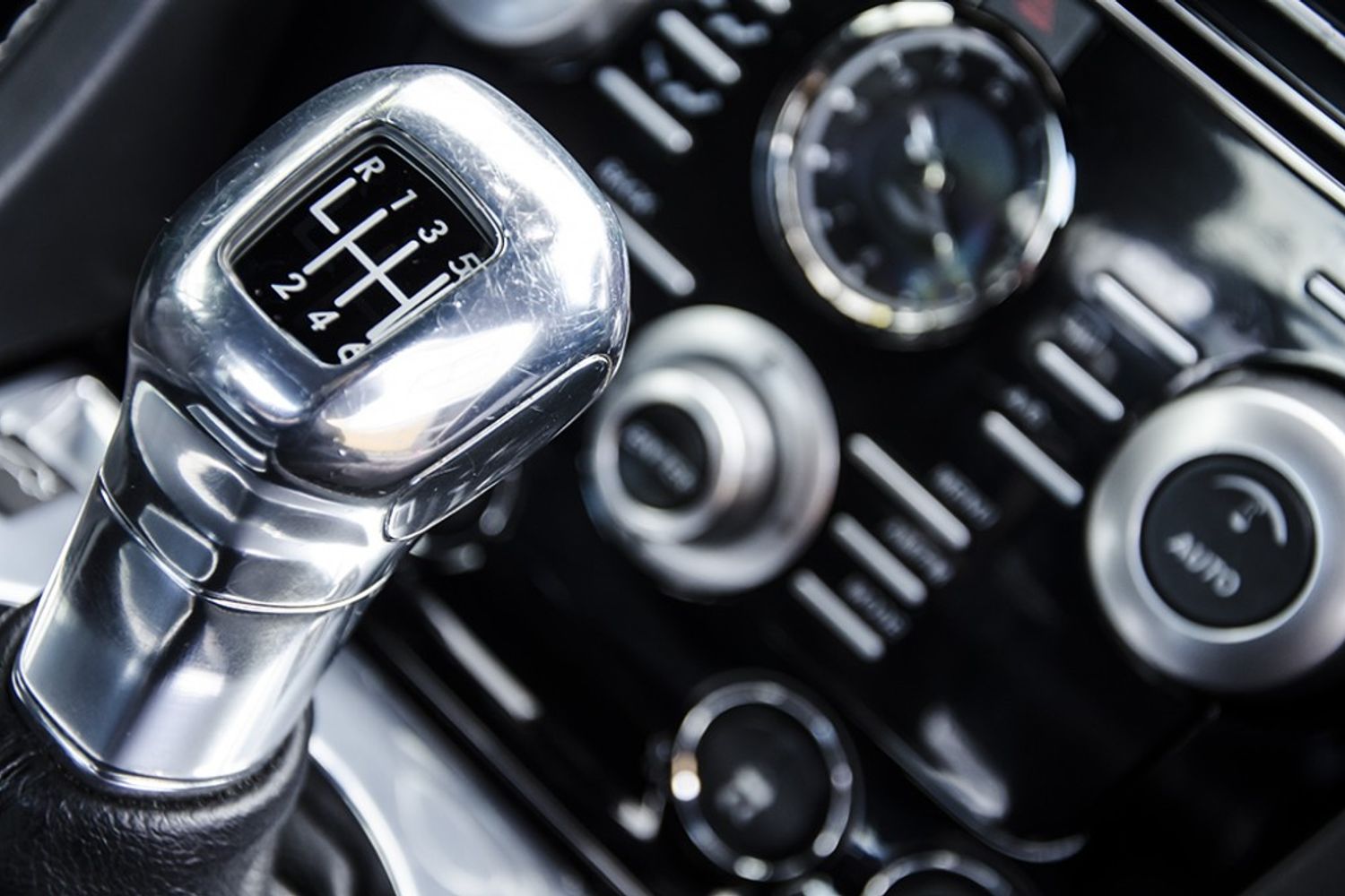 ASTON MARTIN DBS COUPE V12